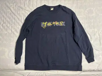 NYC 로고 프린트 네이비 맨투맨 빔즈