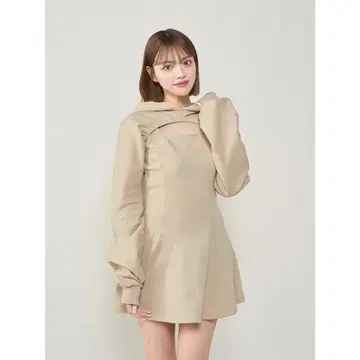 다리치 후드 부착 베이지 맨투맨 원피스 미니