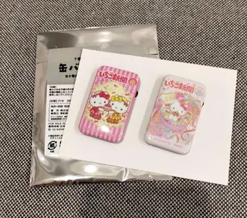 키티 딸기신문 시크릿 한정판 Sanrio 레어 캔뱃지 2개 세트