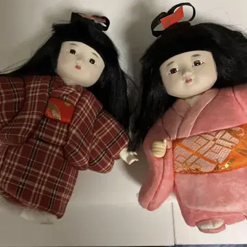 기모노를 입은 자매 인형