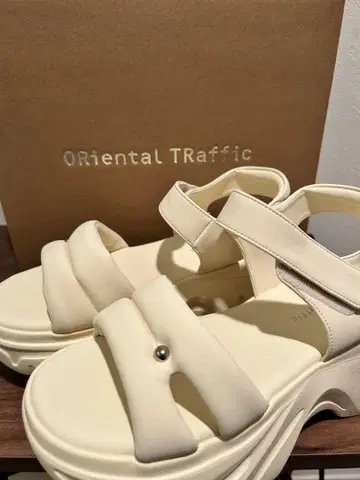 오리엔탈 트래픽 샌들 베이지