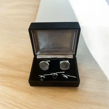 BARNEYS NEW YORK 커프스 세트