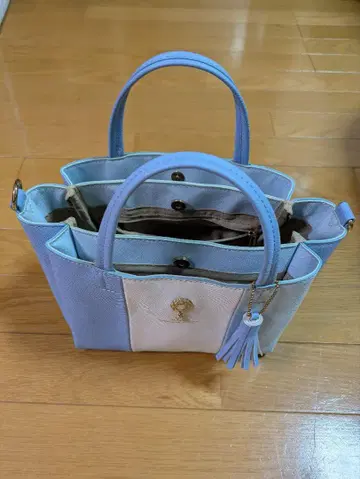 파랑과 화이트의 다층 구조 핸드백