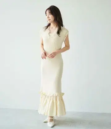 Aimeine 메인 시어 프릴 헤임 프린지 니트 원피스
