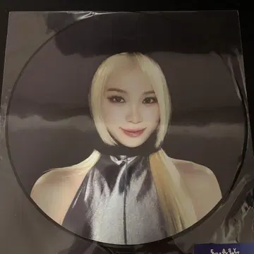 르세라핌 채원 EASY CRAZY HOT 투어 부채
