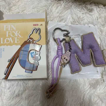 러브브 PIN FOR LOVE 키링 참 M