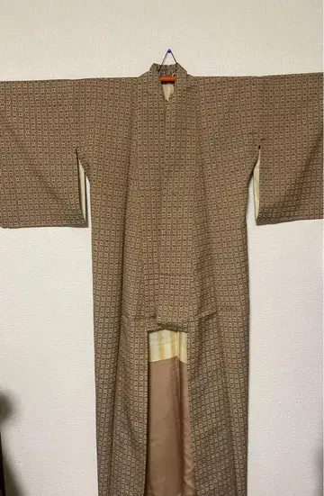 기하학 패턴의 브라운 계열 기모노 리메이크용