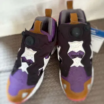 새상품 리복 PUMP FURY 클래식 스니커즈