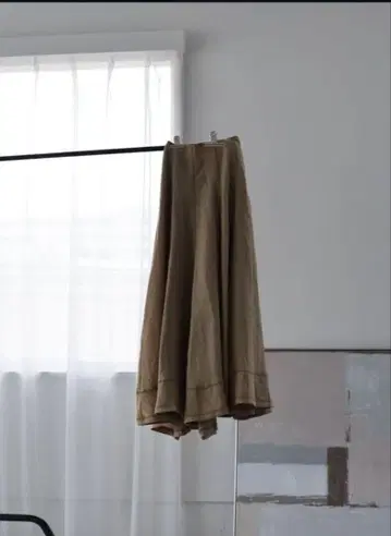 pinue 스티치 플레어 스커트