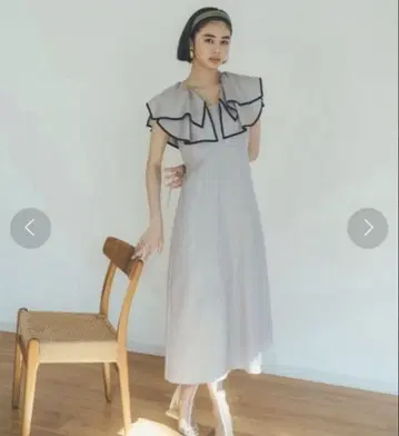 SNIDEL 프릴 칼라 슬리브리스 원피스