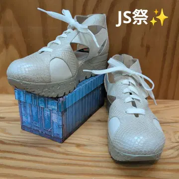 JS 하트 라벨 화이트 스네이크 통굽 스니커즈 23cm