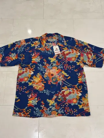 Avanti Hawaii 알로하 셔츠 브루노 마즈 착용