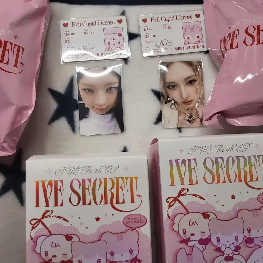 ive secret evilcupid レイ2個セット 4th EP: IVE SECRET (EVIL CUPID Ver.) : IVE | HMV&BOOKS