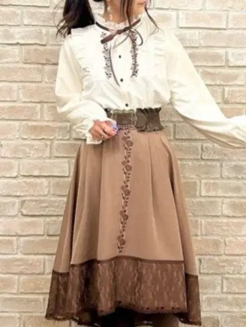 택 포함 새상품 axes femme 장미 자수 바이컬러 스커트