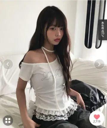 미사용 새상품 에니원모어 밑단 레이스 프릴 큐빅 레터링 반팔 T셔츠