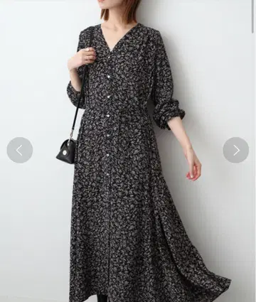 모노톤 플라워 V넥 원피스 슬로브 이에나 새상품급