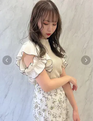 더즈린 바이컬러 프릴 컷 상의