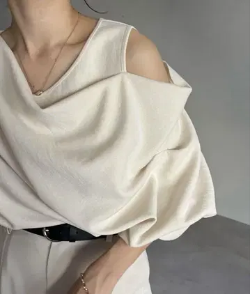 CAPRICIEUX LE'MAGE 드레이프 원숄더 풀오버