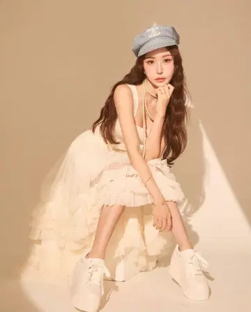 스즈키 아미 플랫폼 스니커즈 L 화이트
