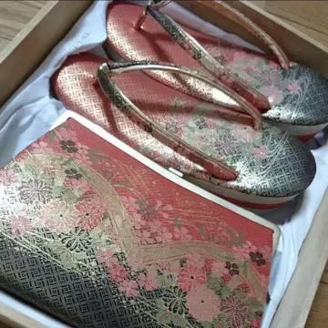 일본 의류 신발 빨간색과 금색 꽃무늬 조리