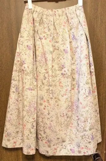 리버티 와일드플라워스 턱 롱 스커트 베이지 안감 부착