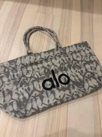 alo yoga 아로 토트백