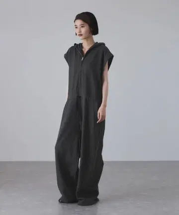 다크 그레이 후드 부착 오버 사이즈 살로펫