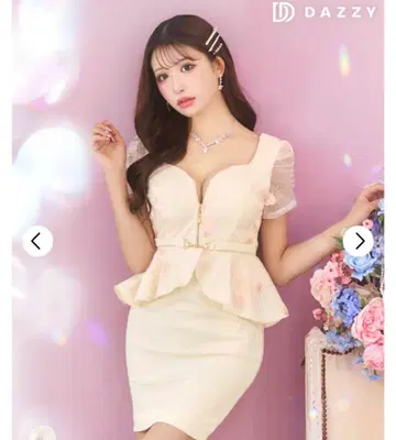 미사용 새상품 택 없음 완판템 크림색 페플럼 타이트 드레스 S