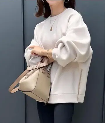 EmmaTaylor 종이상자 오버 실루엣 크루넥 풀오버