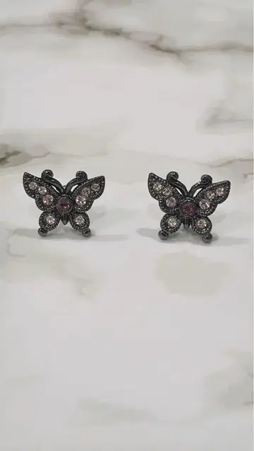 ANNA SUI 나비 귀걸이