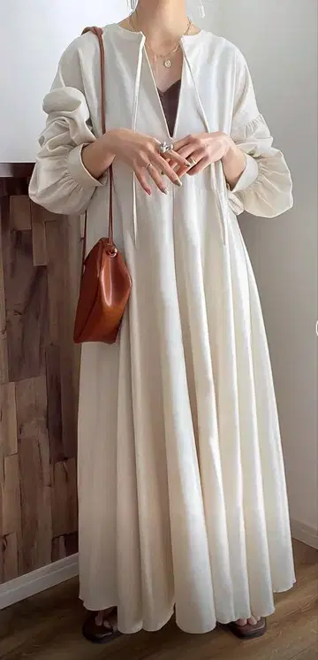 긴팔 볼륨 슬리브 원피스 새상품급