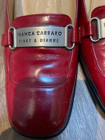 Franca Carraro와 Pinky & Dianne 콜라보 모델