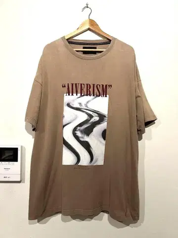 AIVERISM 그래픽 T셔츠 L 사이즈 베이지