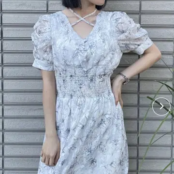 노마에 크로스 스트랩 플라워 원피스 블루