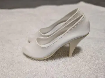 아존 50cm 인형용 에나멜 하이힐 중고