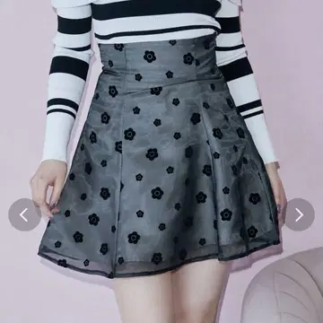 MARYQUANT 콜라보 데이지 플로키 프린트 백 레이스업 미니 치마바지