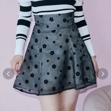 MARYQUANT 콜라보 데이지 플로키 프린트 백 레이스업 미니 치마바지