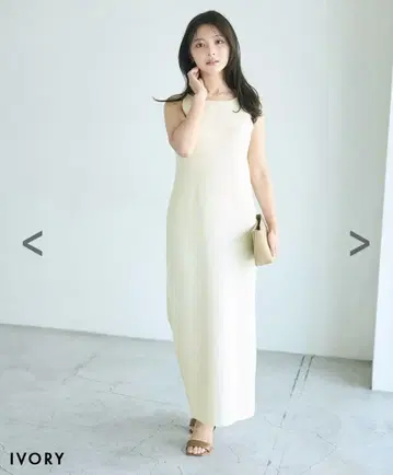 베이스먼트 온라인 아이보리 슬리브리스 롱 니트 원피스