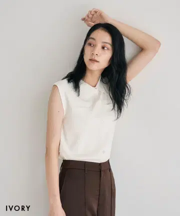 베이스먼트 온라인 아이보리 슬리브리스 니트