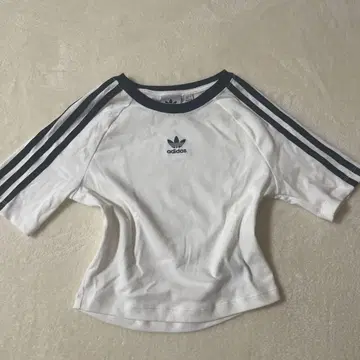adidas 크롭티 딱붙는티 아디다스 티셔츠