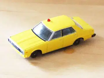 토미카 리미티드 빈티지 네오 닛산 스카이라인 2000GT-E S