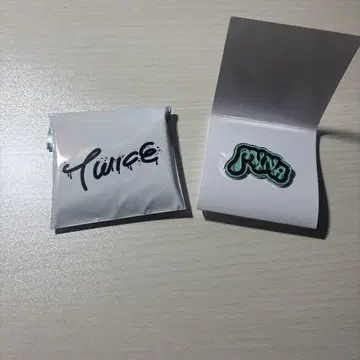 TWICE 랜덤 핀 배지 미나