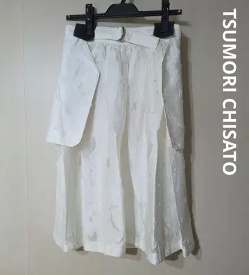 츠모리치사토 화이트 플레어 스커트 벨트 포함