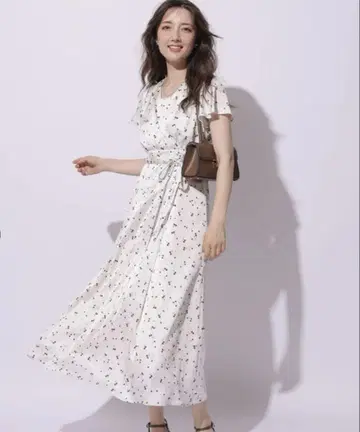 아푸와이저 리셰 체리 프린트 카슈쿨 원피스 화이트 SS