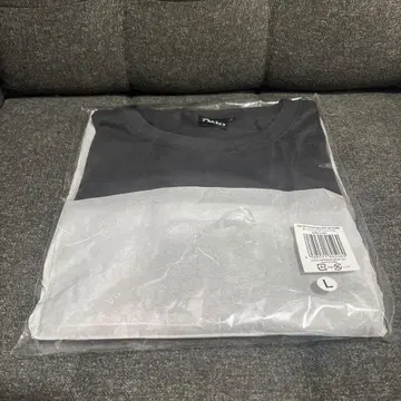 Ado 5주년 POP-UP STORE 키 비주얼 T셔츠 L