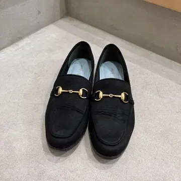 블랙 비트 로퍼