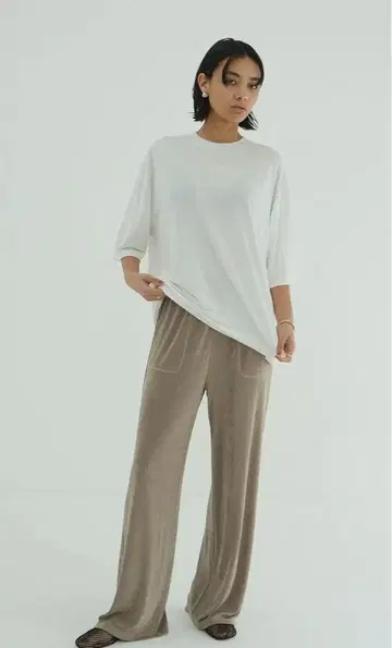 미개봉 새상품 클라네 HALF SLEEVE SOFT CUT TOPS