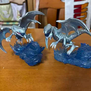 푸른 눈의 백룡 블루아이즈 화이트 드래곤 데스크탑 피규어 유희왕