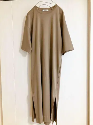 에부르 백 개더 원피스 롱 슬릿