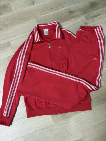adidas 셋업 빨간색 상의 L 사이즈 하의 OT 사이즈